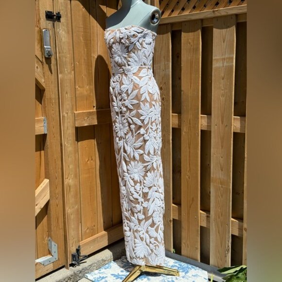 🆕 BRONX & BANCO 🧿 NWOT Dahlia Gown, White Sequin Floral Gown - Sz XS US 2 - Picture 3 of 14